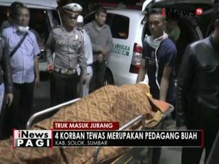 Download Video: 1 Keluarga tewas setelah ditabrak truk bermuatan semen di Solok, Sumbar - iNews Pagi 22/08