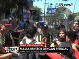 Massa demo di Makassar bentrok dengan petugas keamanan - iNews Petang 30/08