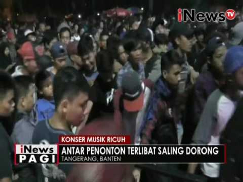 Konser musik ricuh, antar penonton terlibat saling dorong - iNews Pagi 30/08