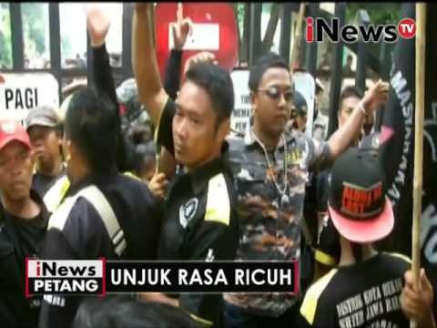 Unjuk rasa ricuh, pendemo saling dorong dengan polisi - iNews Petang 08/09