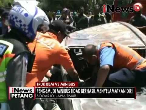 Truk BBM vs minibus, pengemudi truk akhirnya menyerahkan diri - iNews Petang 09/09