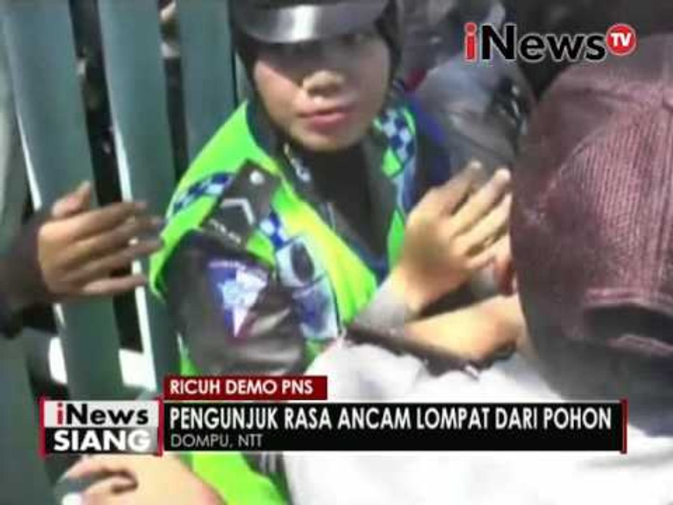 Ricuh demo PNS, pengunjuk rasa ancam lompat dari pohon - iNews Siang 23/09