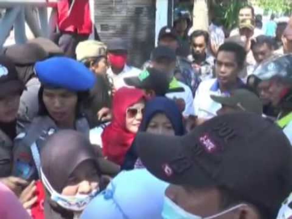 Unjuk rasa PNS di NTT berlangsung sangat ricuh - iNews Petang 23/09