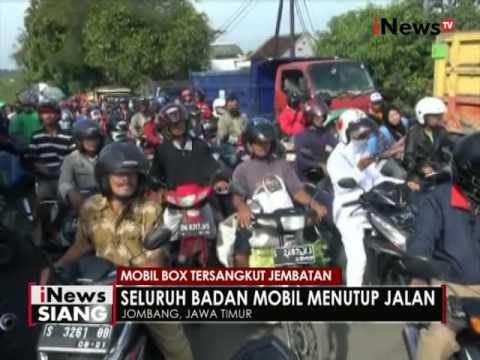 Ukuran terlalu besar, 1 mobil box tersangkut dijembatan di Jombang, Jatim - iNews Siang 03/10