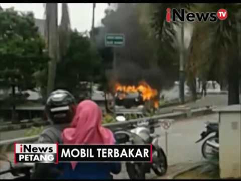 Mobil terbakar diduga berasal dari hubungan pendek arus listrik - iNews Petang 06/10