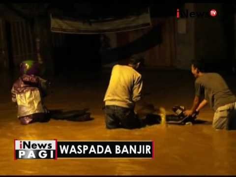 Ratusan warga & motor dievakuasi akibat banjir di Kab Bandung - iNews Pagi 07/10