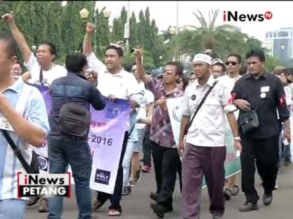 Ratusan pengemudi taksi online tuntut Pemerintah membuat UU transportasi online - iNews Petang 10/10