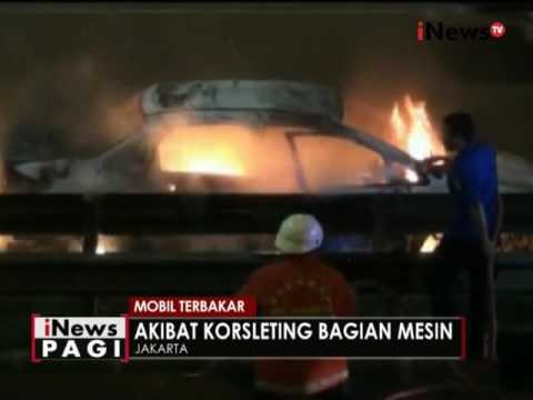 1 mobil terbakar di KM 31 Tol Jorr, diduga hubungan pendek arus listrik - iNews Pagi 12/10