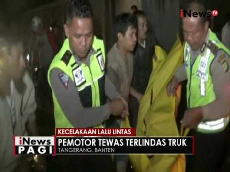 Ugal-ugalan, seorang pemotor tewas ditabrak truk di Banten - iNews Pagi 12/10