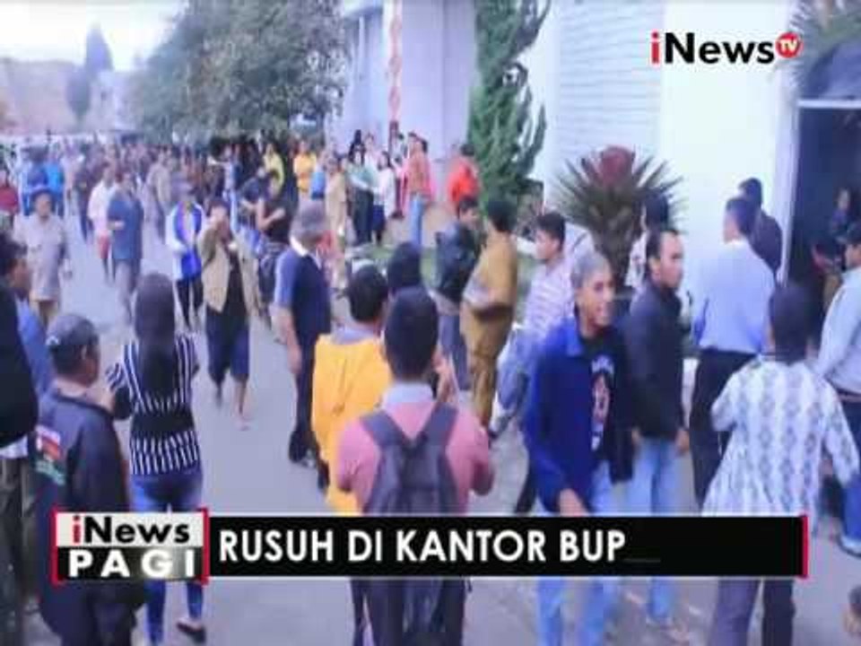 Unjuk rasa pengungsi korban erupsi gunung Sinabung berlangsung ricuh - iNews Pagi 19/10