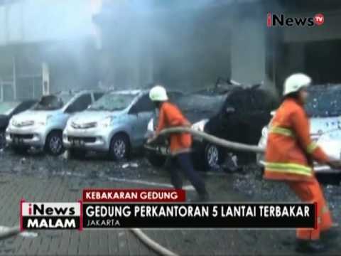 Gedung perkantoran 5 lantai dilalap si jago merah - iNews Malam 30/10