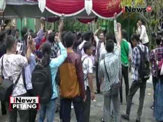 Descargar video: Unjuk rasa Mahasiswa di Ponorogo berlangsung ricuh - iNews Petang 01/11