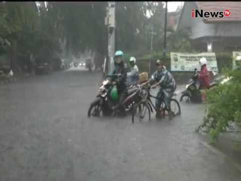 Diguyur hujan deras, perumahan elit di di Jatinegara terendam banjir - iNews Malam 01/11