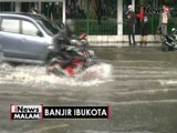 Hujan deras yang guyur Jakarta, lalin di Jalan Merdeka Timur tertahan - iNews Malam 01/11