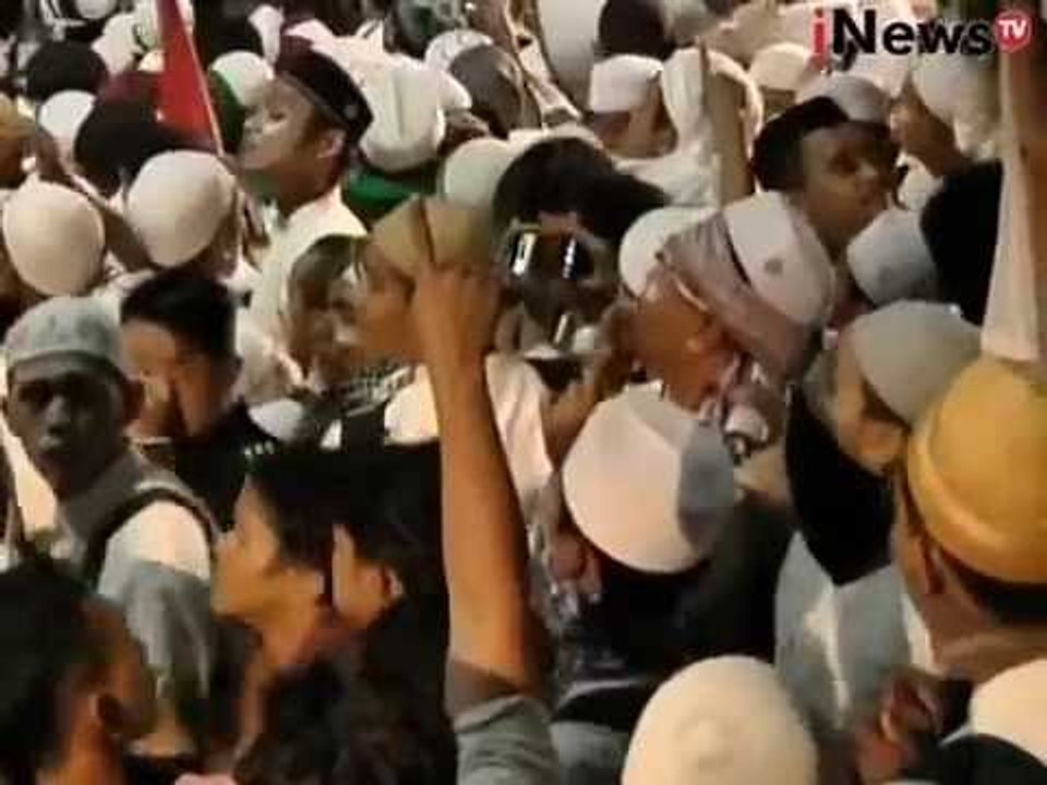 Massa mulai terprovokasi akibat pembubaran paksa pihak Polisi - iNews Breaking News 04/11