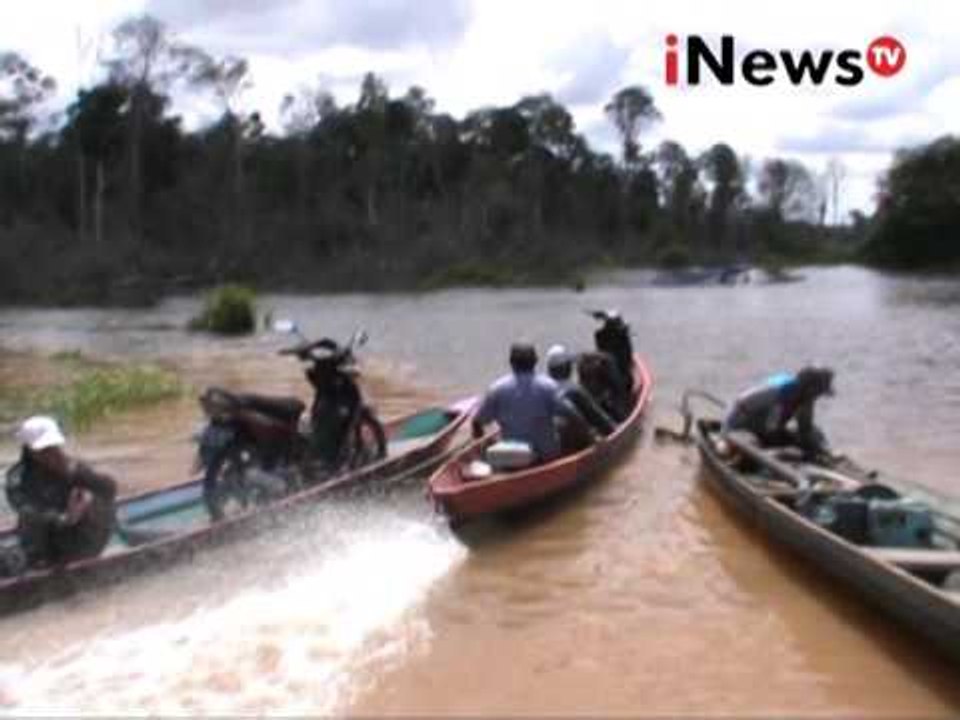 Banjir Kalimantan, menggunakan perahu untuk beraktivitas  - iNews Siang 07/11