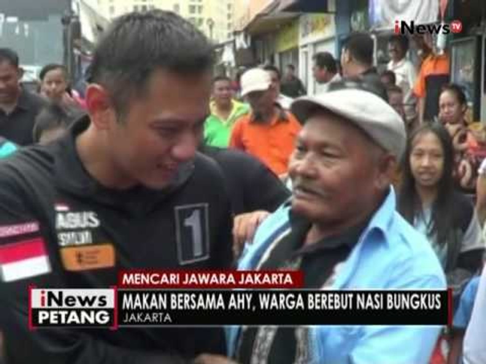 AHY blusukan ke pasar Senen, warga berebut nasi bungkus - iNews Petang 08/11
