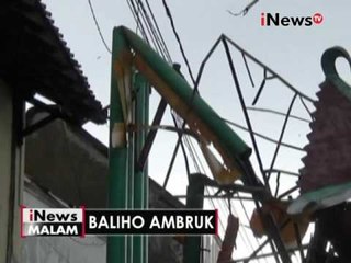 Hujan deras dan angin kencang, baliho didepan Alun - Alun Demak ambruk - iNews Malam 16/11
