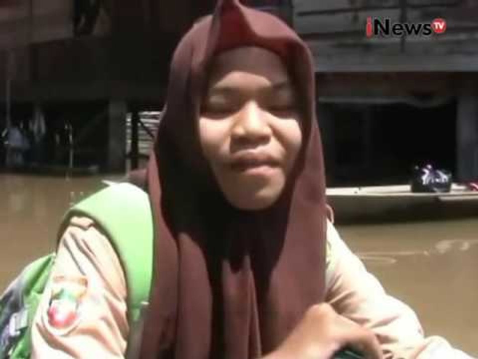 Jalan terendam banjir, beberapa siswa pergi ke sekolah menggunakan sampan/perahu - iNews Malam 21/11