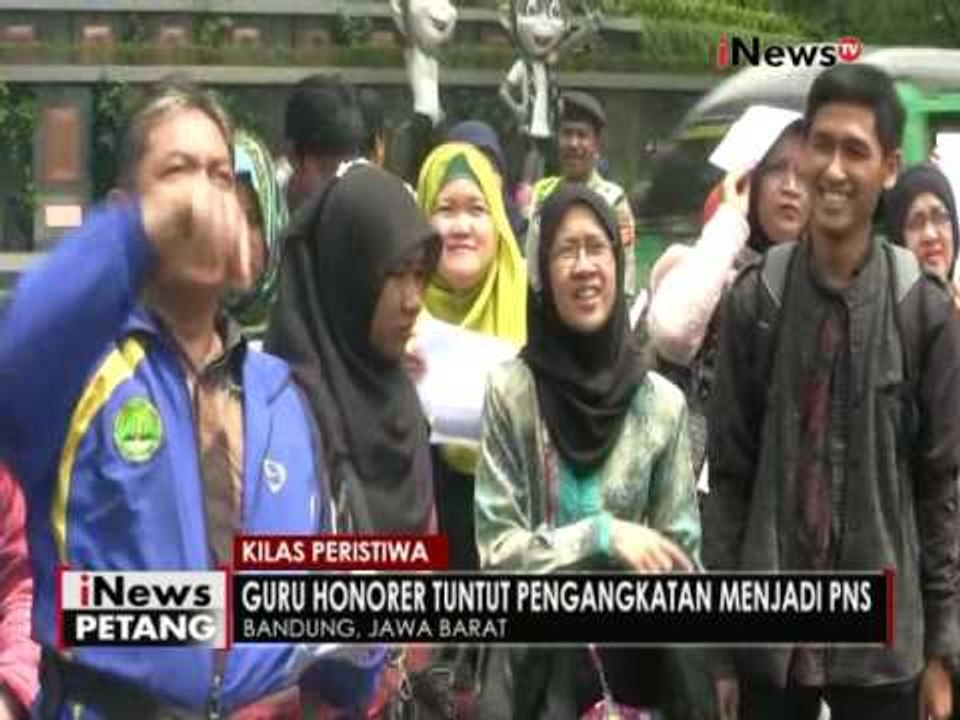 Unjuk rasa Guru di Bandung dan pencarian Helikopter TNI AD yang hilang - iNews Petang 25/11