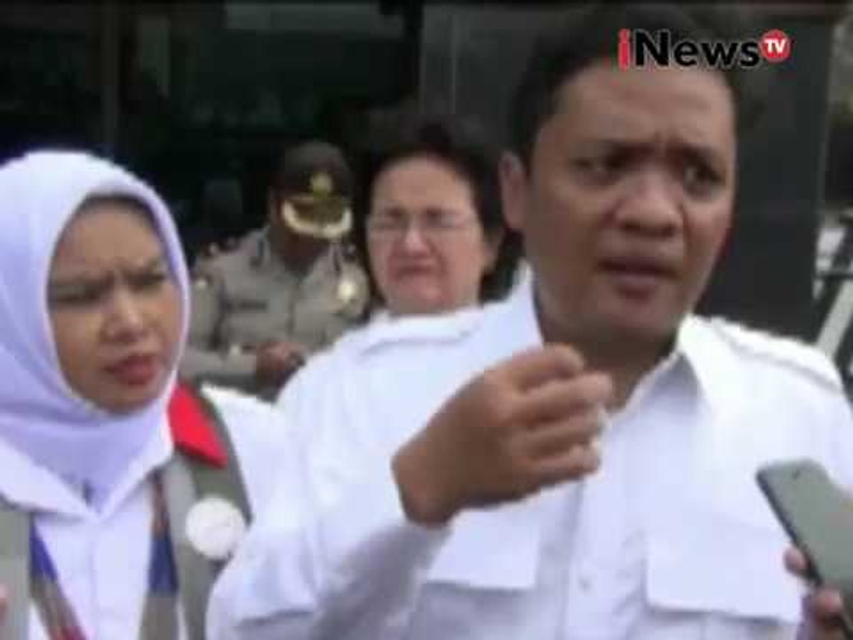 Anggota keluarga aktivis yang ditangkap, kunjungi Mako Brimob, Depok - iNews 02/12