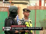 Polisi gelar olah TKP terkait penangkapan terduga teroris di Bekasi, Jabar - iNews malam 11/12