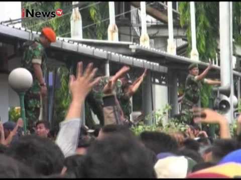 Ricuh antri tiket final Piala AFF 2016 juga terjadi di Markas Kostrad, Gambir - iNews Petang 13/12