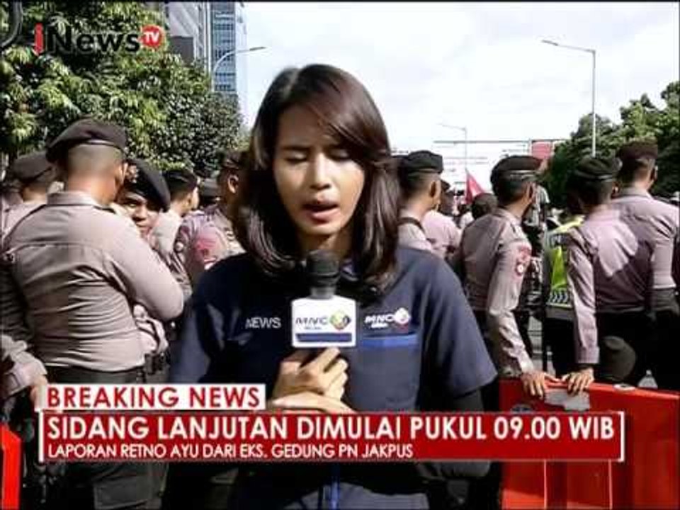 Live Report : Kondisi yang mulai ramai didepan lokasi sidang Ahok - iNews Breaking News 2012