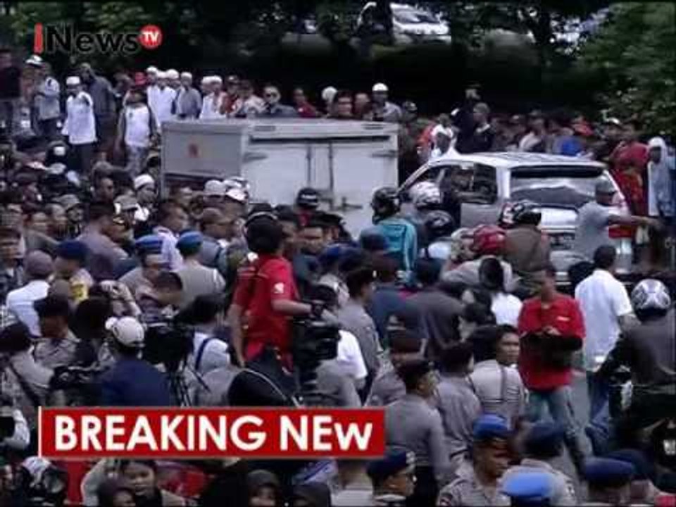 Massa pro & kontra penuhi depan lokasi sidang penistaan Agama oleh Ahok - iNews Breaking News 20/12