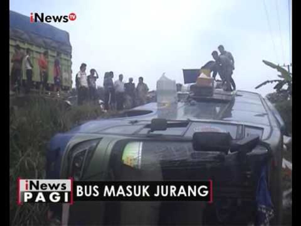 Akibat Sopir mengantuk, Bus yang membawa WNA masuk ke jurang - iNews Pagi 23/12