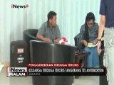 Keluarga terduga Teroris mendatangi RS Polri untuk Tes Antemortem - iNews Malam 25/12