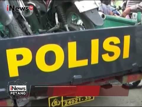 Polisi amankan 2 motor & barbuk lainnya saat penangkapan pelaku pembunuhan - iNews Petang 29/12
