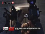 Alfins tiba di Polda Metro jaya pukul 5.30 - iNews Siang 29/12