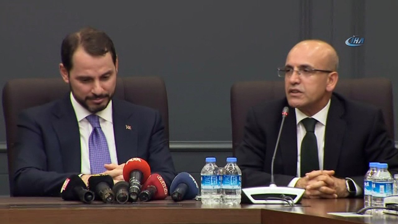 Hazine ve Maliye Bakanı Berat Albayrak görevini  Mehmet Şimşek'ten teslim aldı
