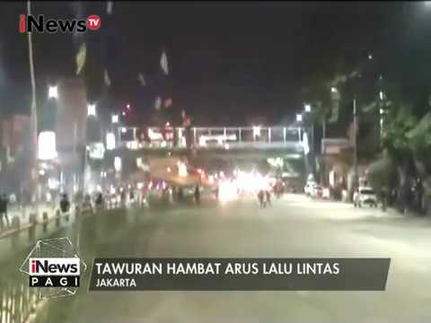 Dipicu saling ejek, 2 kelompok warga saling serang di Tebet, Jaksel - iNews Pagi 14/01