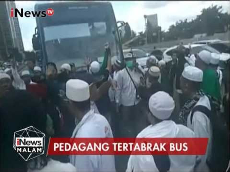 Berjualan saat Demo FPI , Pedagang Ditabrak Bus TransJakarta - iNews Malam 23/01