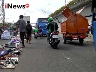 Descargar video: Pasca kebakaran pasar Senen - iNews Pagi 24/01