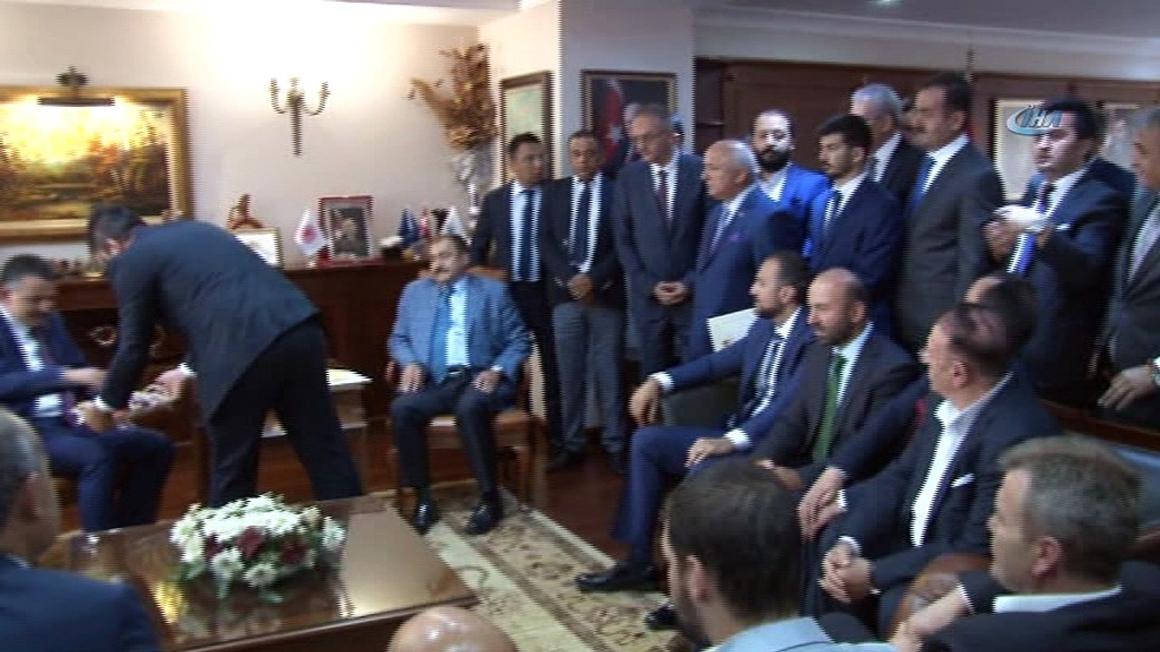 Veysel Eroğlu görevi Tarım ve Orman Bakanı Bekir Pakdemirli'ye devretti