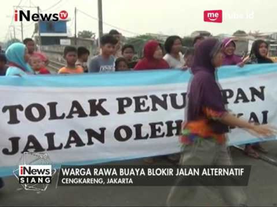 Protes ke KAI, Warga Rawa Buaya Lakukan Aksi Blokir Jalan & Perlintasan KA - iNews Siang 21/05