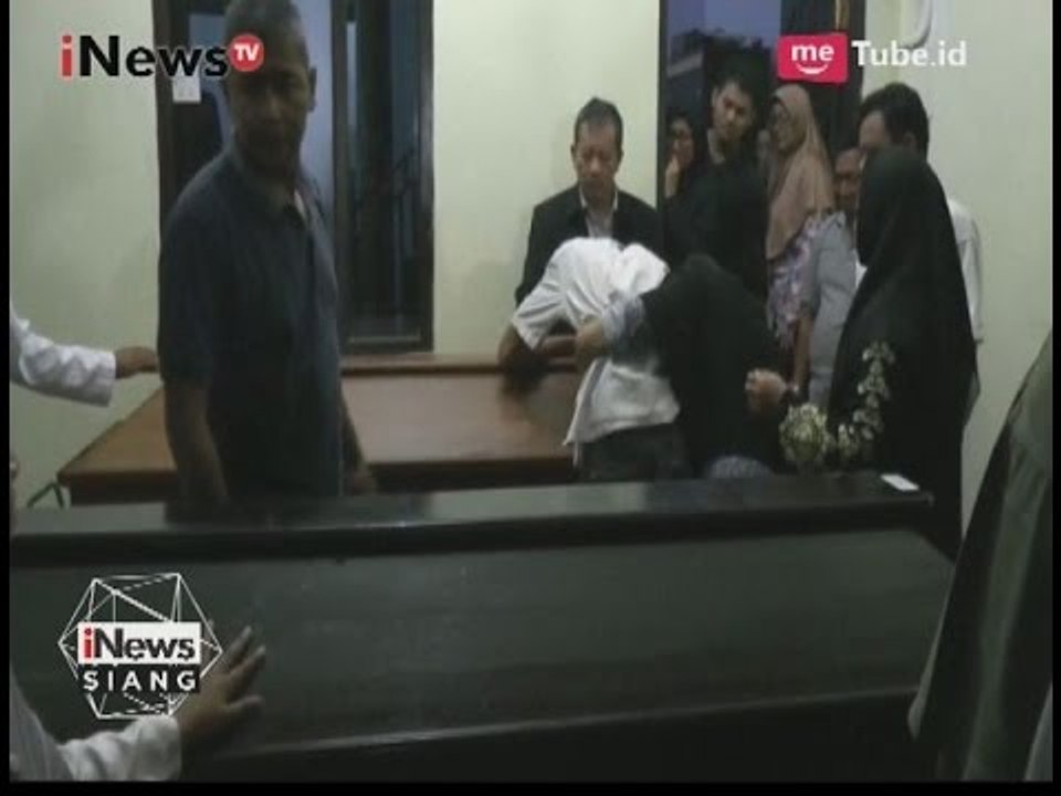 Jenazah Korban Kecelakaan Maut KA Dengan Minibus Tiba Dirumah Duka - iNews Siang 21/05