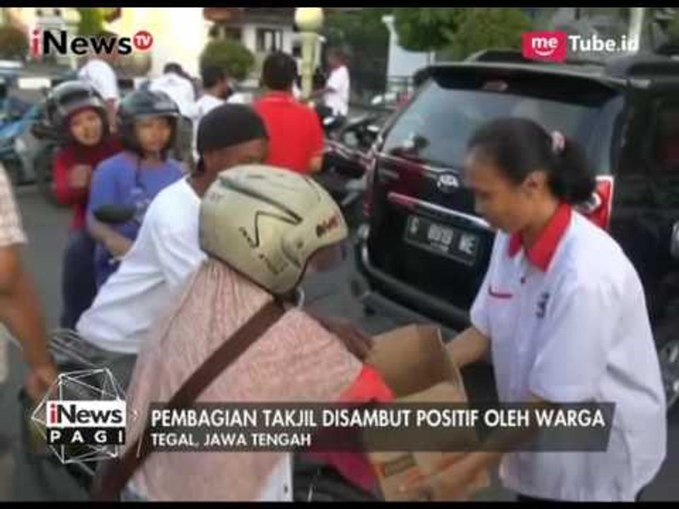 DPD Perindo Kota Tegal Bagikan Takjil Bagi Warga yang Melintas di Alun Alun - iNews Pagi 09/06