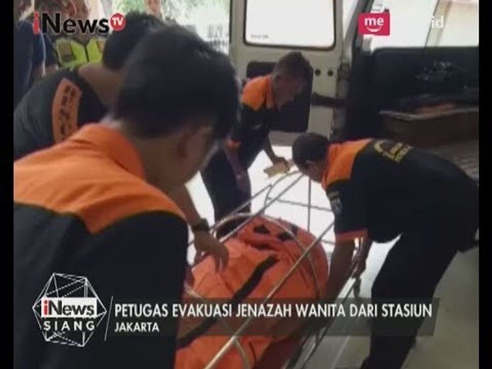 Seorang Wanita Tabrakan Dirinya ke Kereta yang Sedang Melintas di Stasiun Cikini - iNews Siang 13/06