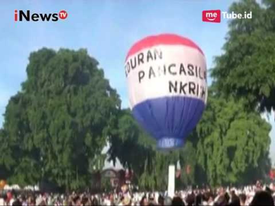 Warga Blitar Terbangkan Balon Raksasa Usai Sholat Idul Fitri - iNews Siang 25/06