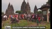 Para Wisatawan Sambut Kedatangan Obama di Candi Prambanan - iNews Malam 29/06