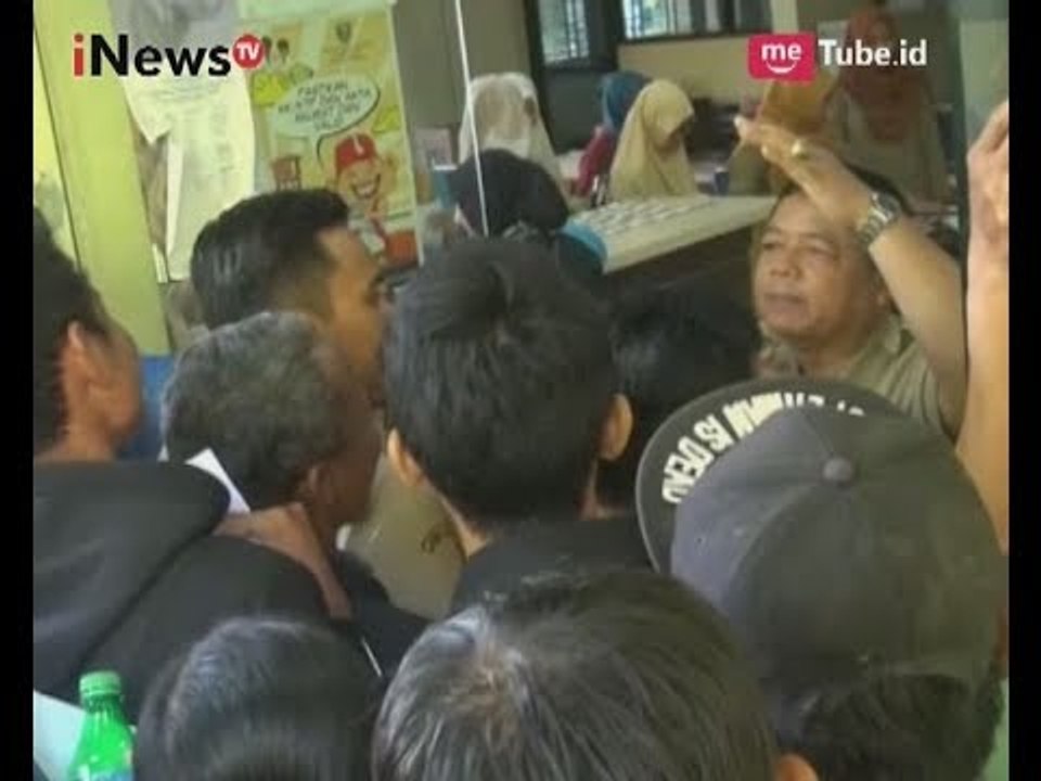 Miris!! Demi Dapatkan KTP Elektronik, Ratusan Warga Saling Dorong & Berdesakan - iNews Siang 24/07
