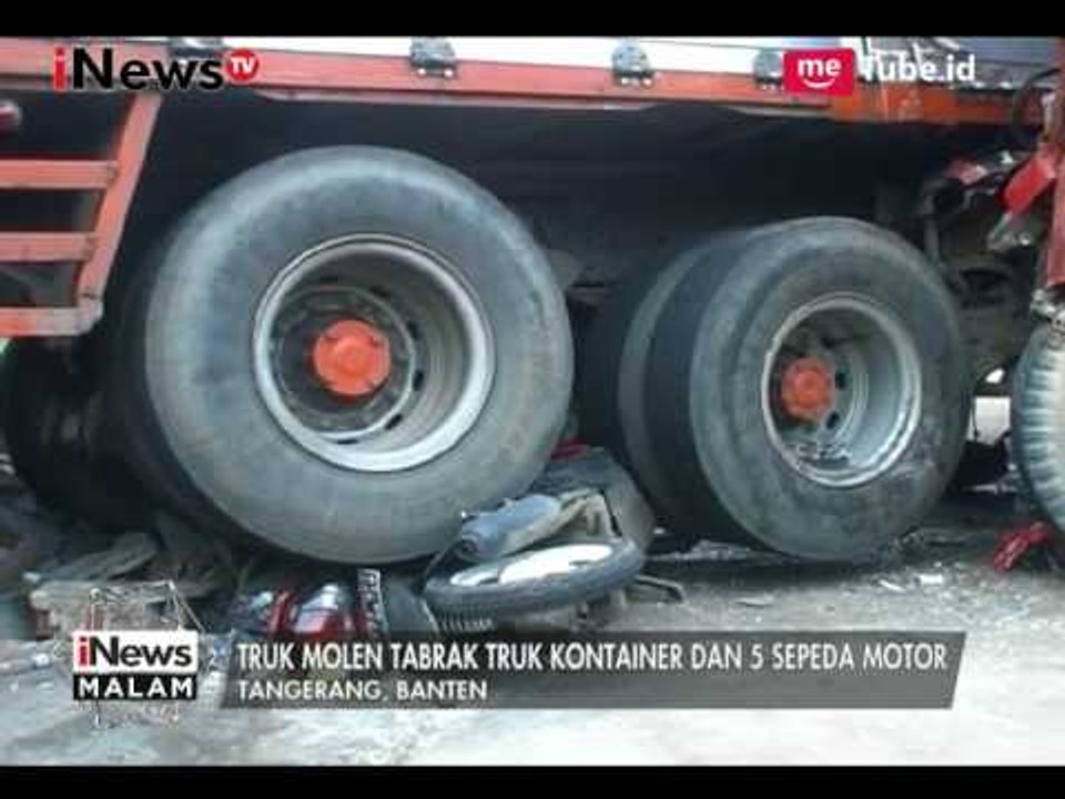 Truk Molen Tabrak Truk Kontainer Hingga Lindas 5 Unit Motor - iNews Malam 25/07