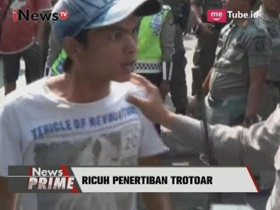 Ricuh, Puluhan Pedagang Melawan Petugas Saat Ditertibkan - iNews Prime 04/08