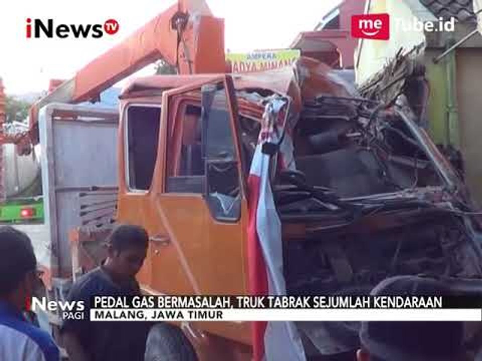 Truk Pengangkut Alat Berat Hantam 2 Mobil, 8 Motor & Ruko - iNews Pagi 26/08