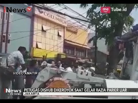 [Video Amatir] Petugas Dishub Dikeroyok Saat Merazia Parkir Liar - iNews Petang 04/10