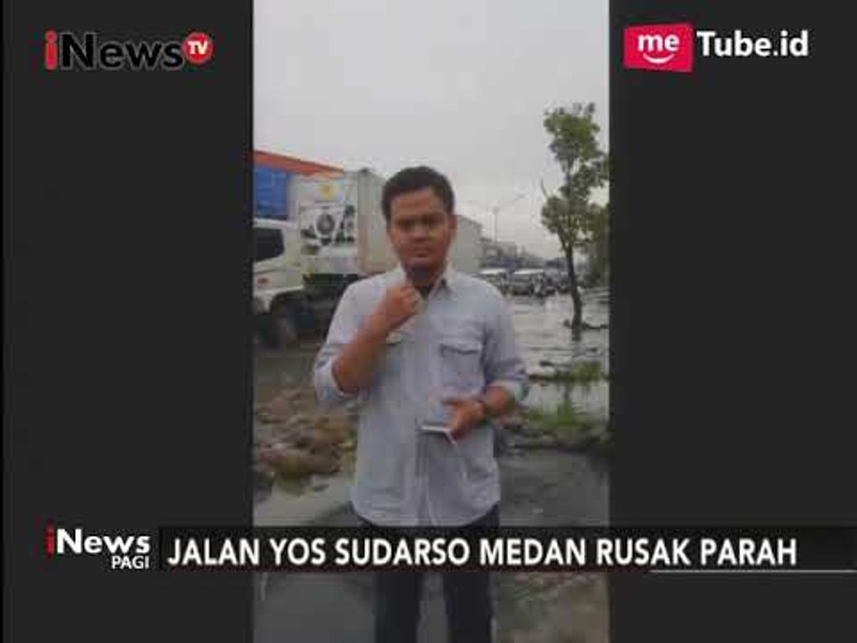 Jalan Yos Sudarso Medan Rusak Parah Sejak 1 Tahun Lalu Membuat Warga kesulitan - iNews Pagi 11/10